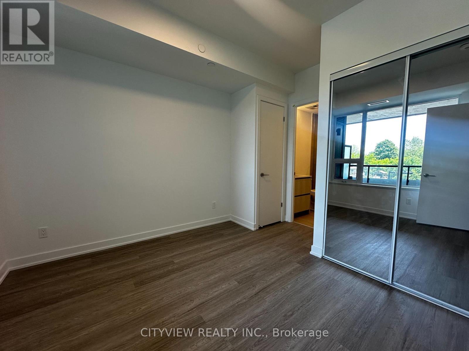 233 - 8188 Yonge Street, Vaughan, ON - Indoor