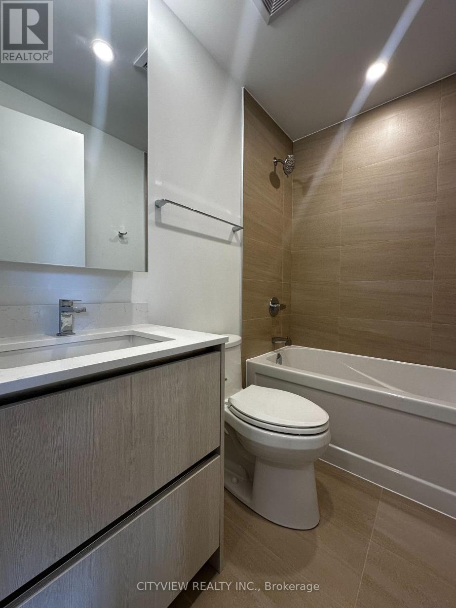233 - 8188 Yonge Street, Vaughan, ON - Indoor Photo Showing Bathroom