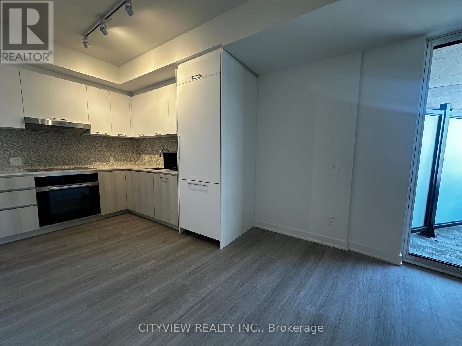 233 - 8188 Yonge Street, Vaughan, ON - Indoor Photo Showing Kitchen