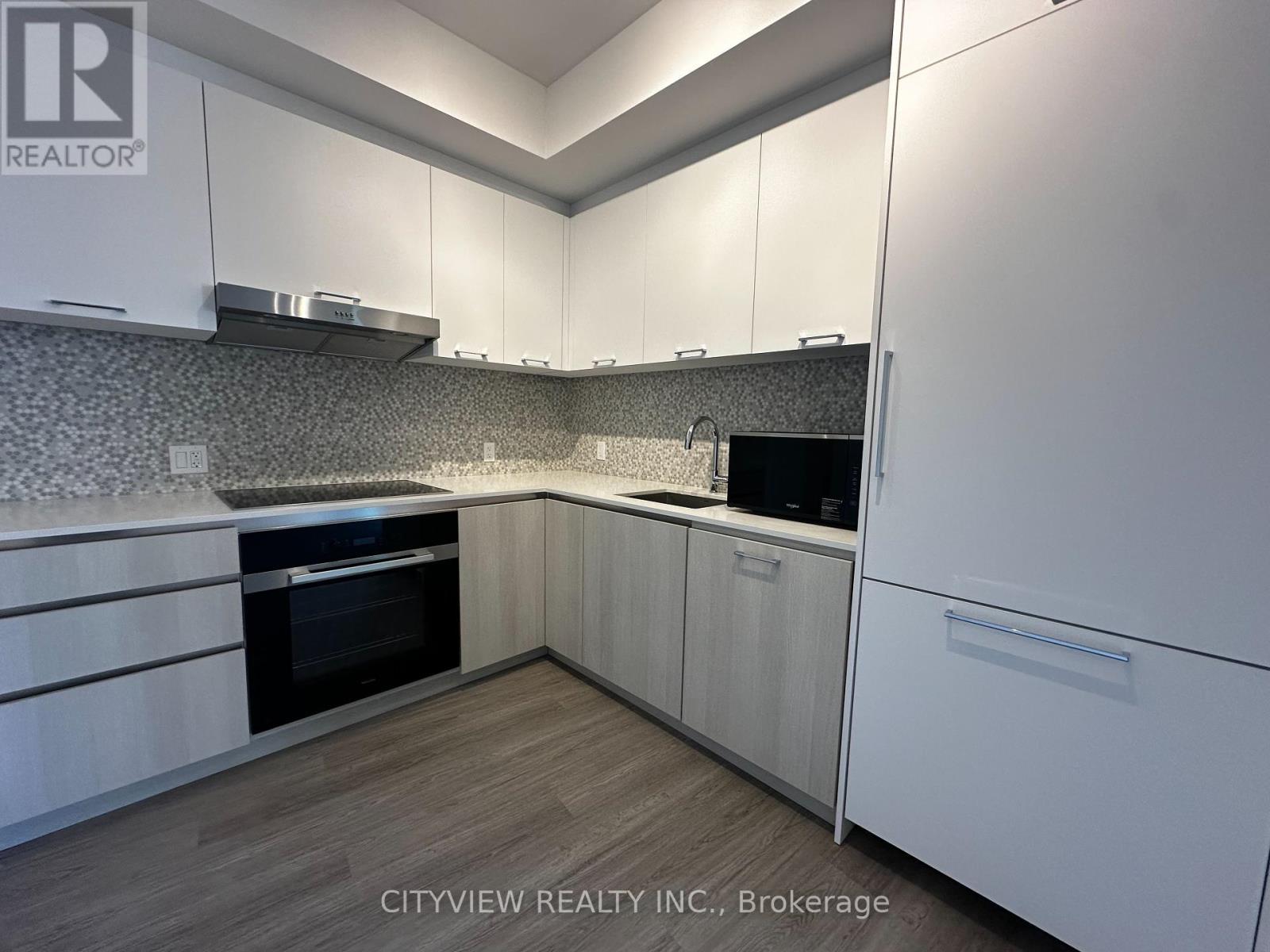 233 - 8188 Yonge Street, Vaughan, ON - Indoor Photo Showing Kitchen