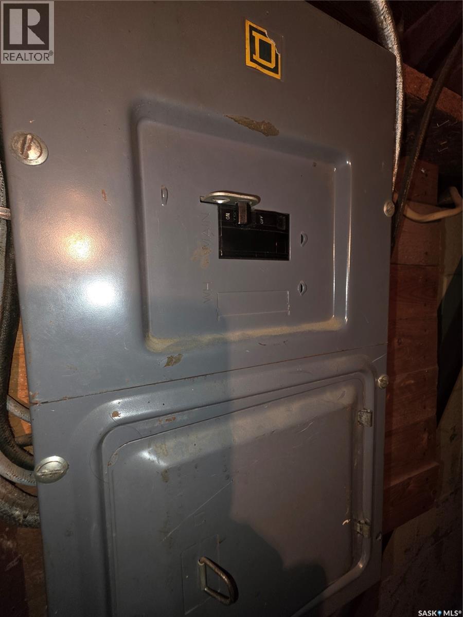 927 North Railway Street E, Swift Current, SK - Indoor Photo Showing Basement