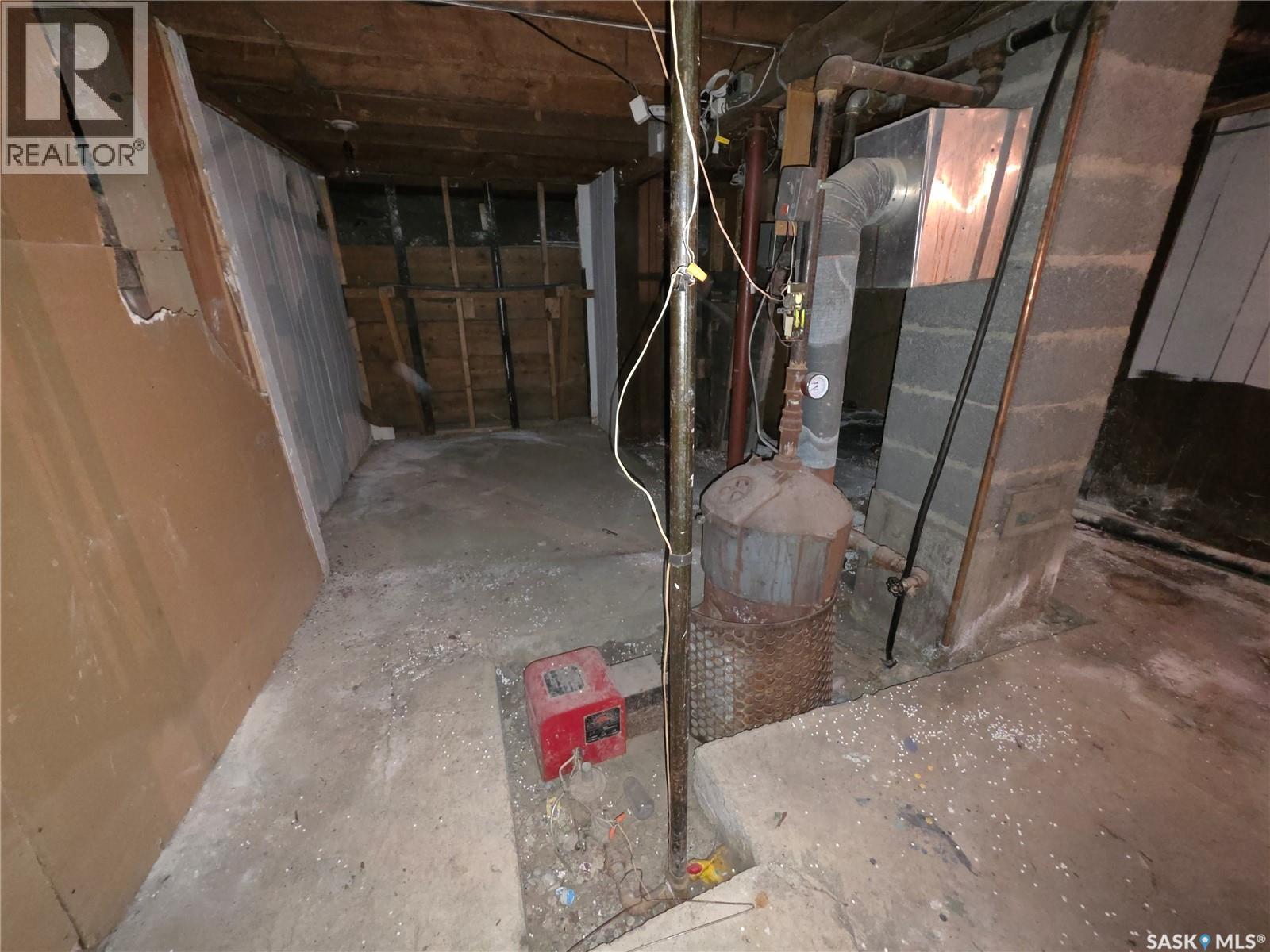 927 North Railway Street E, Swift Current, SK - Indoor Photo Showing Basement
