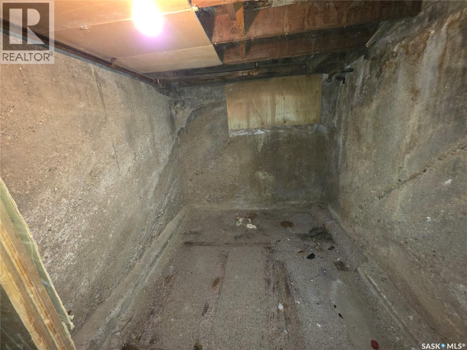 927 North Railway Street E, Swift Current, SK - Indoor Photo Showing Basement