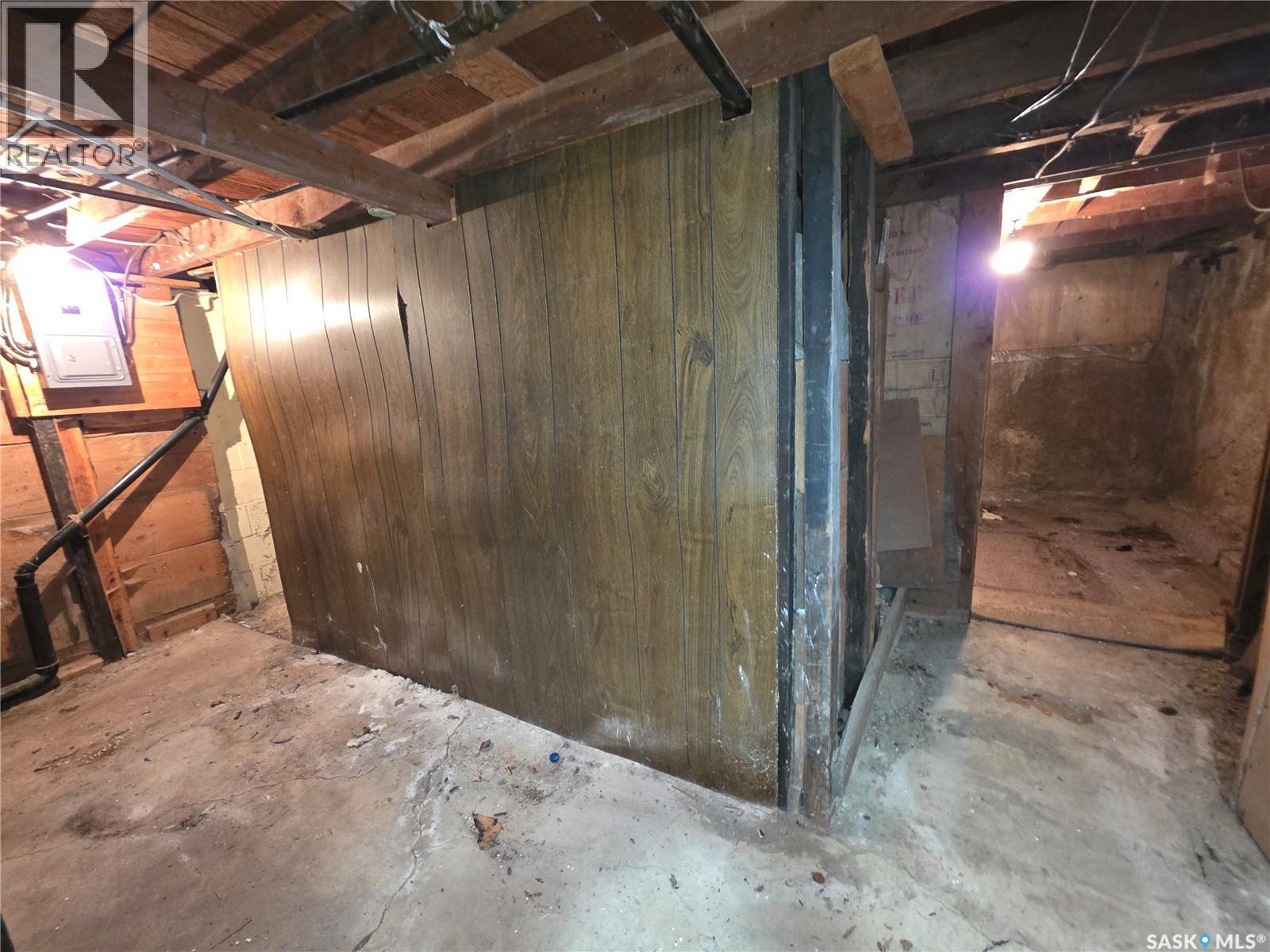 927 North Railway Street E, Swift Current, SK - Indoor Photo Showing Basement