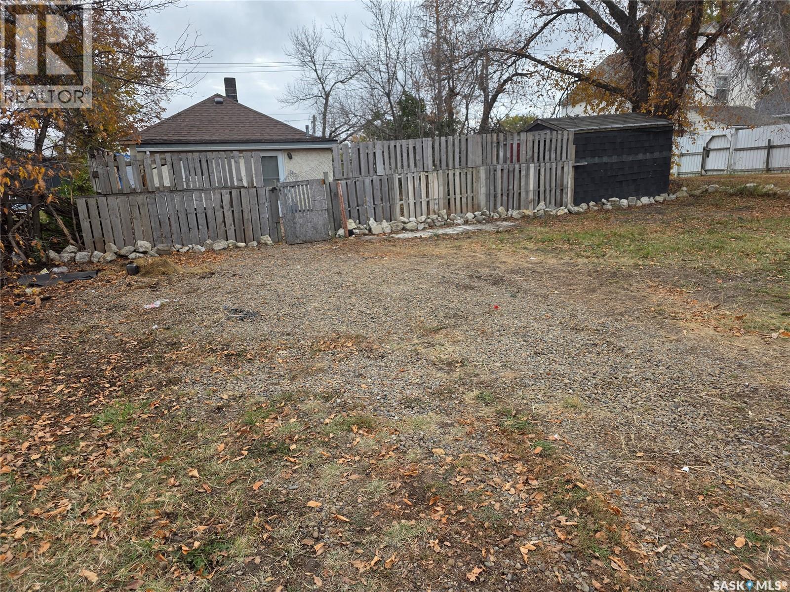 927 North Railway Street E, Swift Current, SK - Outdoor