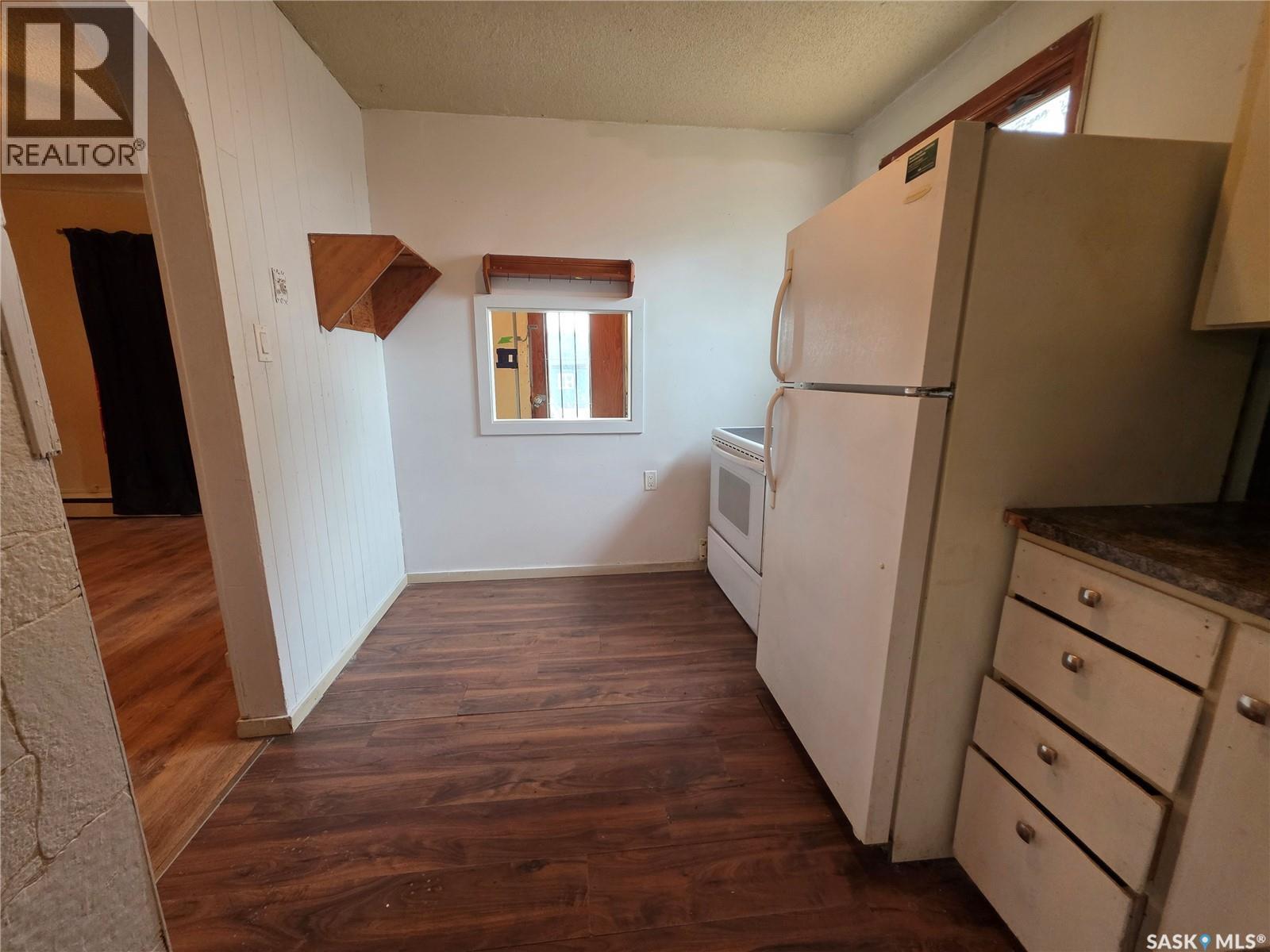 927 North Railway Street E, Swift Current, SK - Indoor