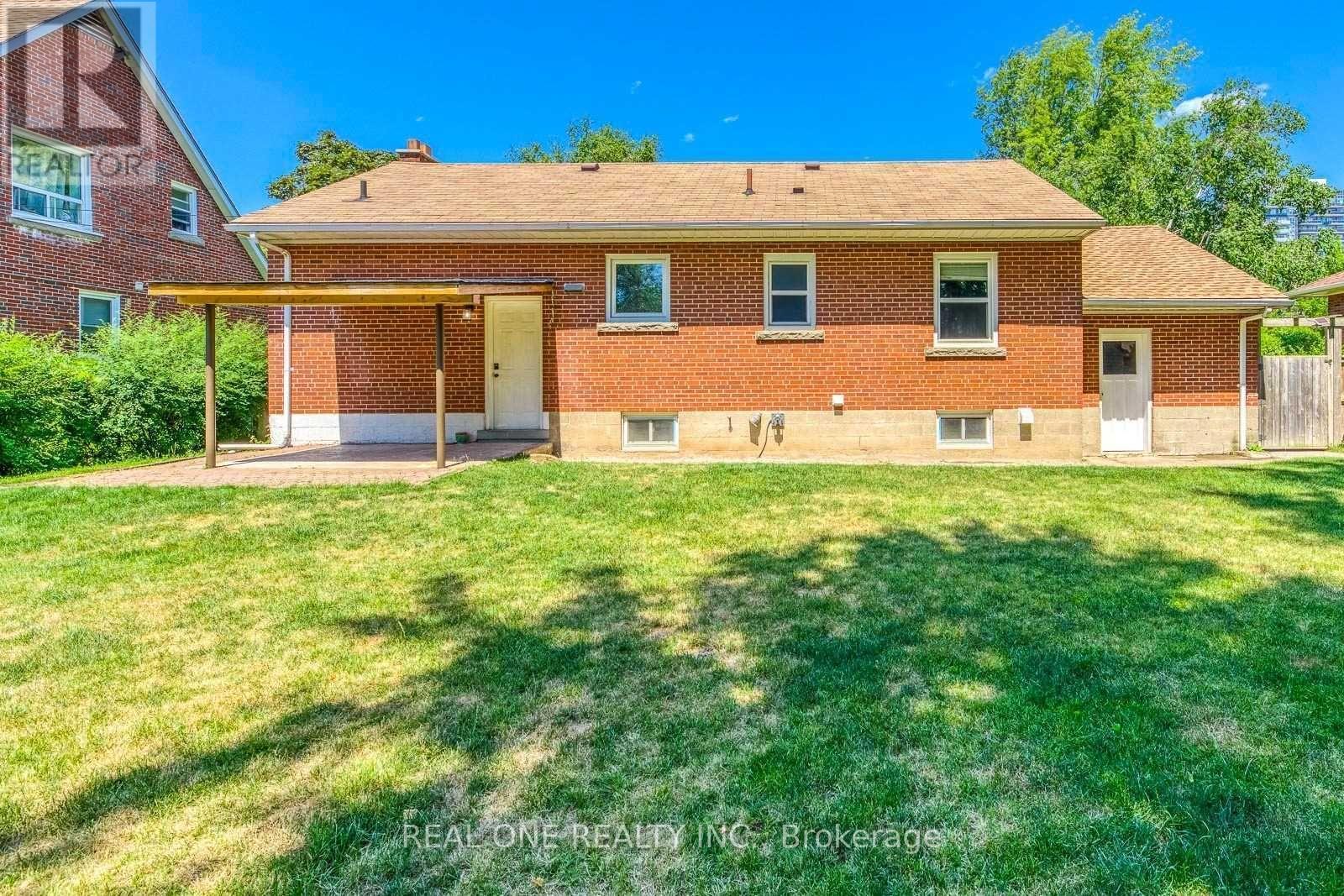 Lower - 2048 Edinburgh Drive, Burlington, ON - Outdoor