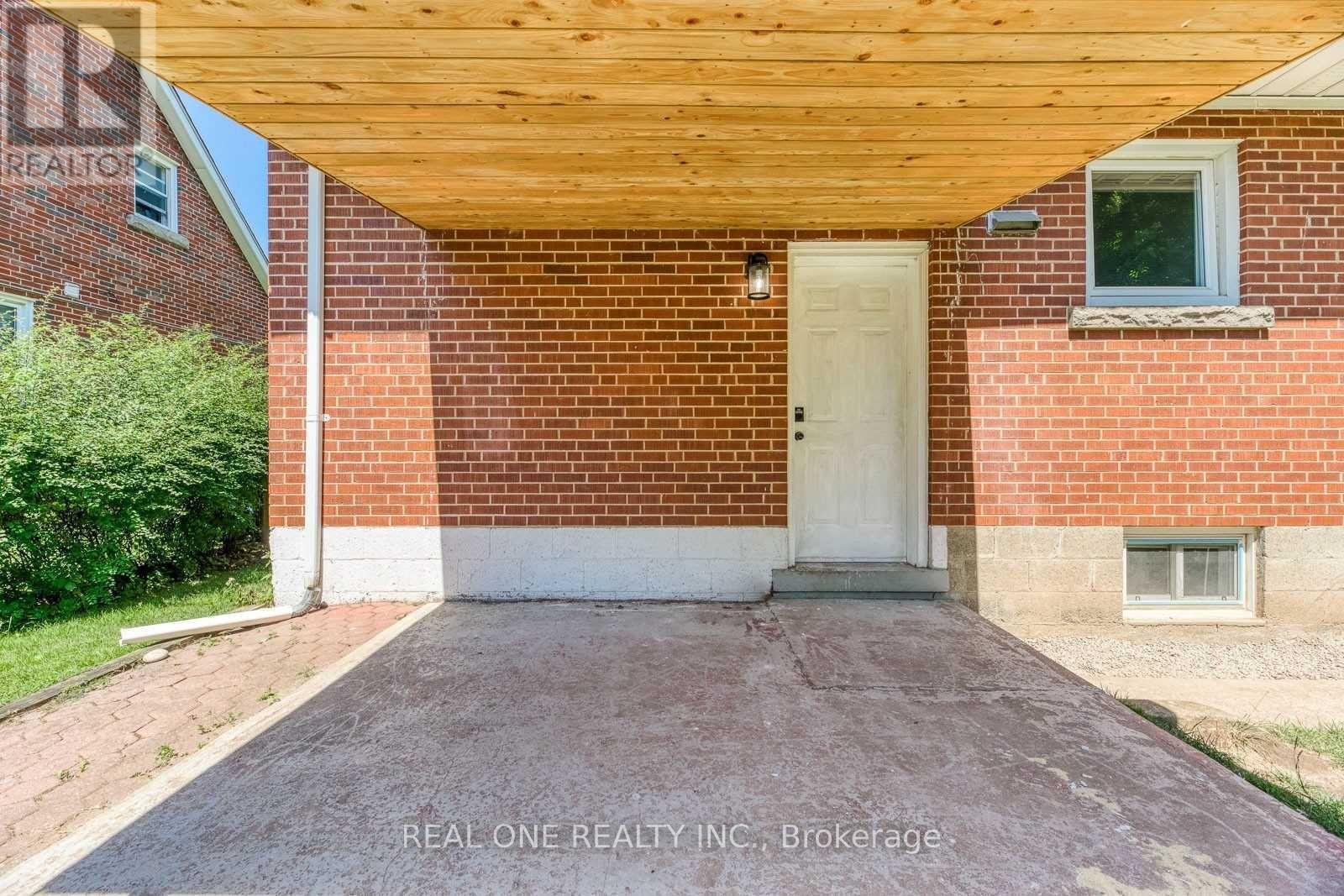 Lower - 2048 Edinburgh Drive, Burlington, ON - Outdoor With Exterior