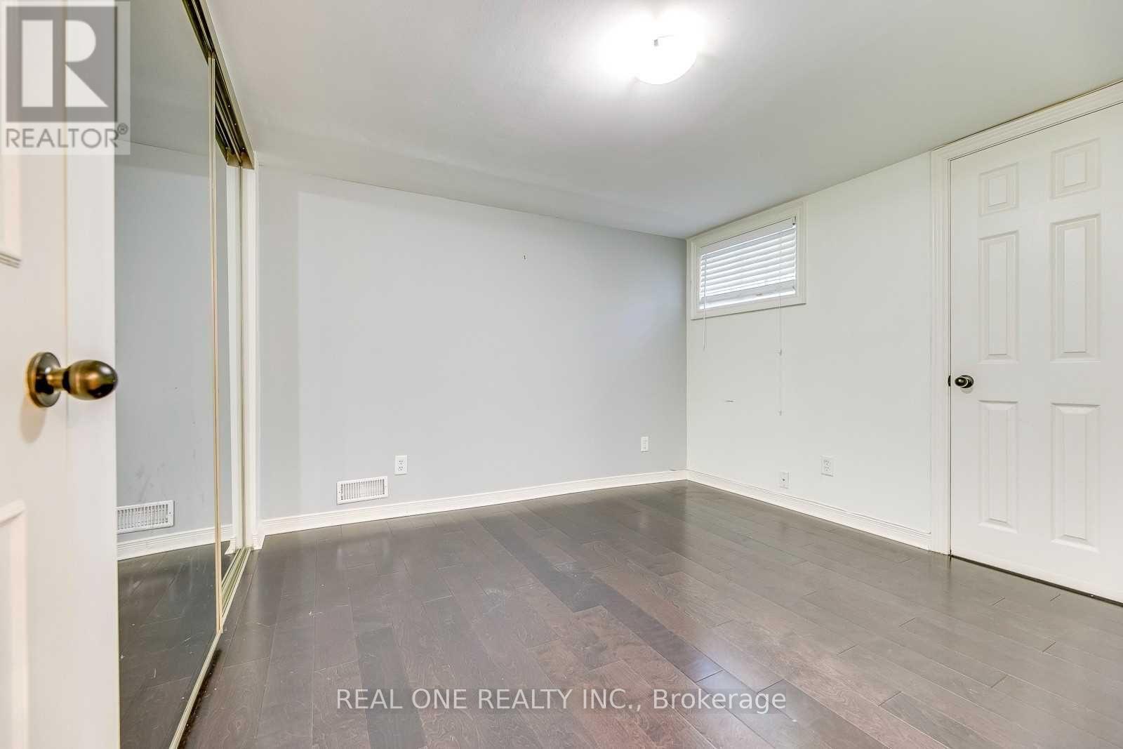 Lower - 2048 Edinburgh Drive, Burlington, ON - Indoor Photo Showing Other Room