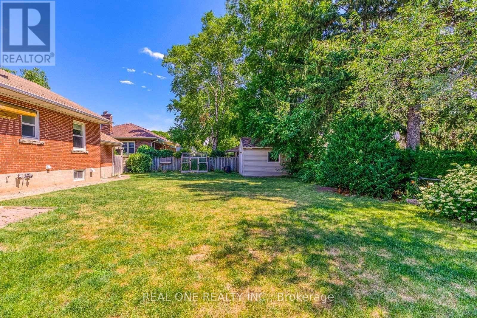 Lower - 2048 Edinburgh Drive, Burlington, ON - Outdoor