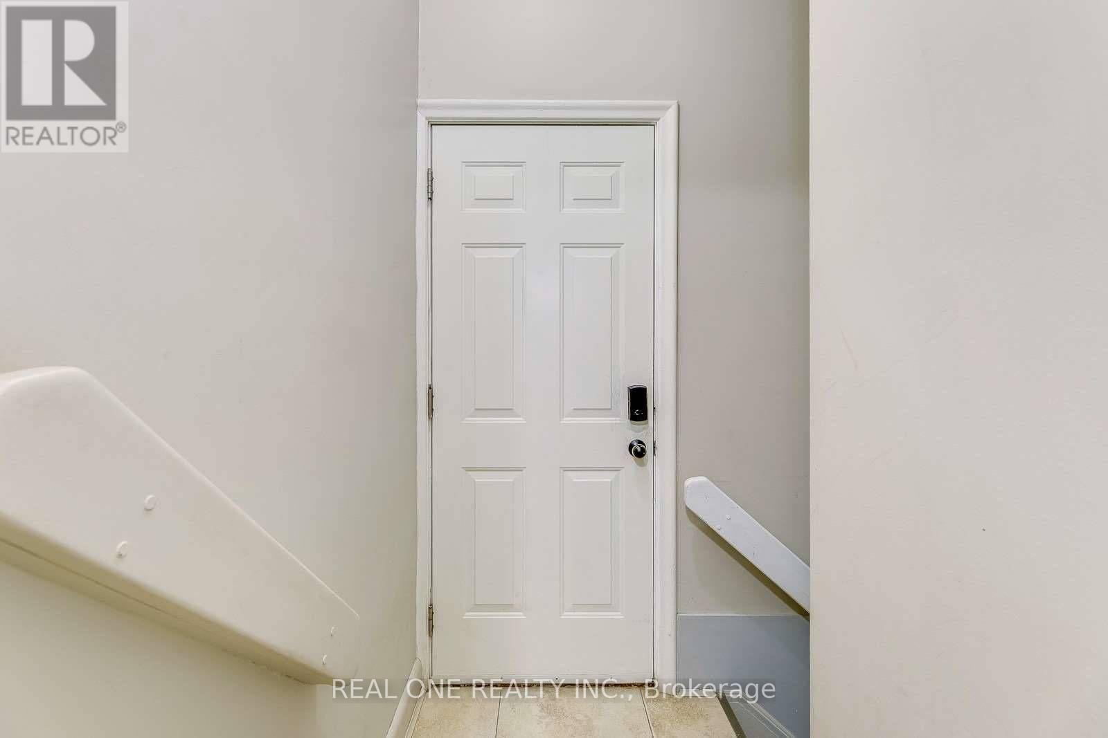 Lower - 2048 Edinburgh Drive, Burlington, ON - Indoor Photo Showing Other Room