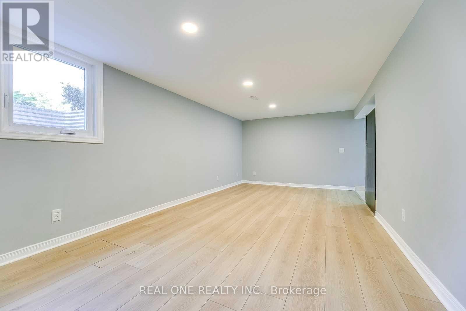 Lower - 2048 Edinburgh Drive, Burlington, ON - Indoor Photo Showing Other Room