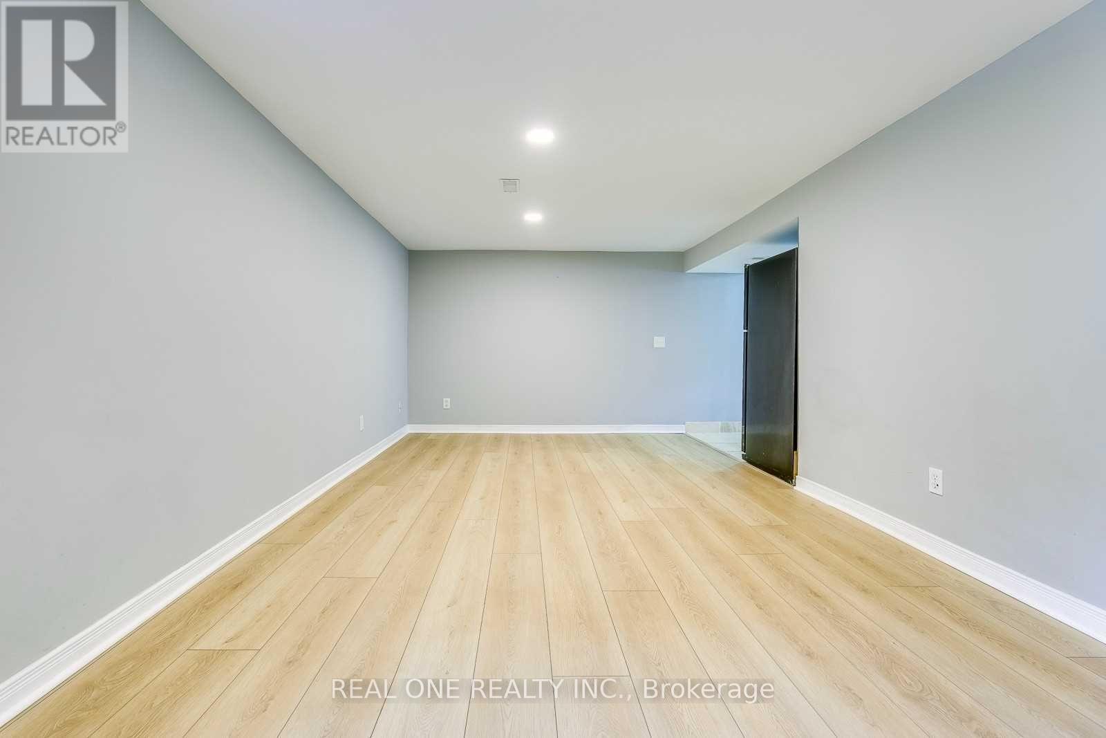 Lower - 2048 Edinburgh Drive, Burlington, ON - Indoor Photo Showing Other Room