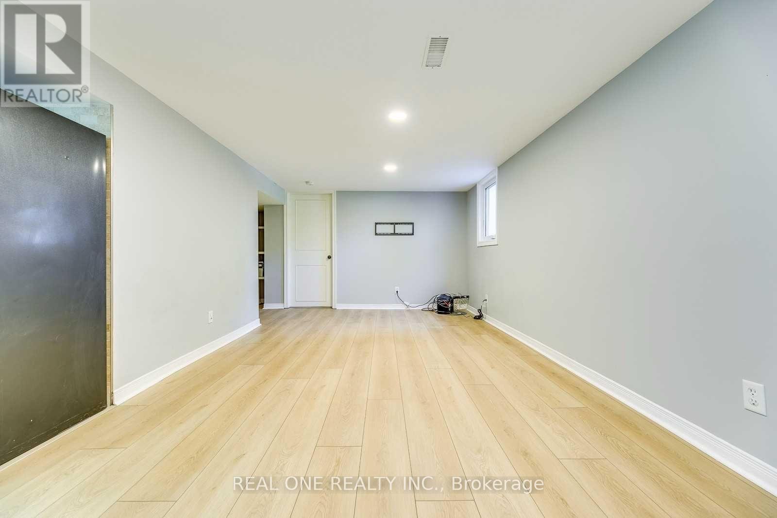 Lower - 2048 Edinburgh Drive, Burlington, ON - Indoor Photo Showing Other Room