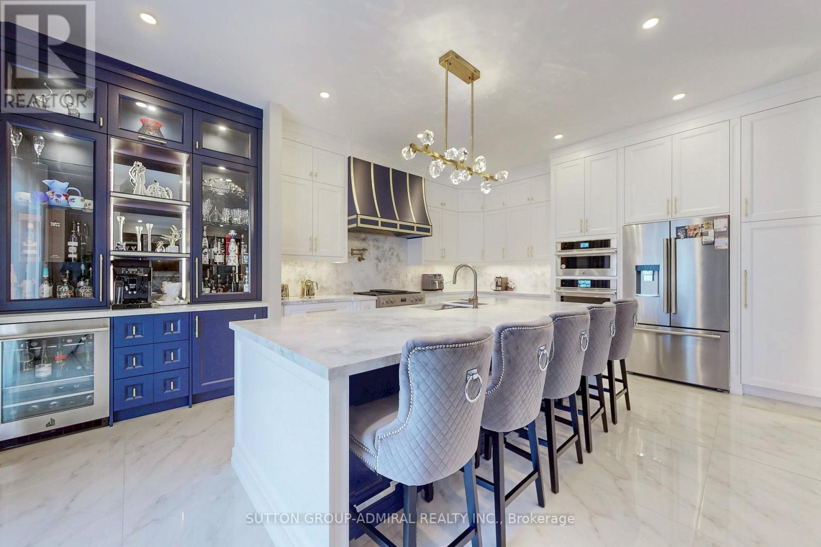 37 Cedarpoint Court, Vaughan, ON - Indoor Photo Showing Kitchen With Stainless Steel Kitchen With Upgraded Kitchen