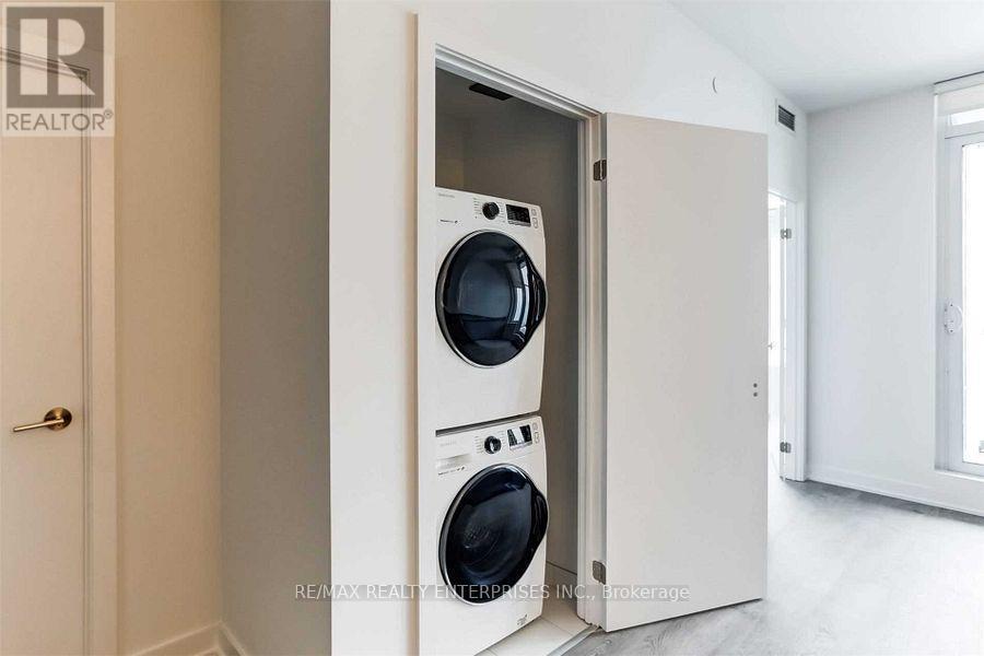 3607 - 1926 Lake Shore Boulevard W, Toronto, ON - Indoor Photo Showing Laundry Room