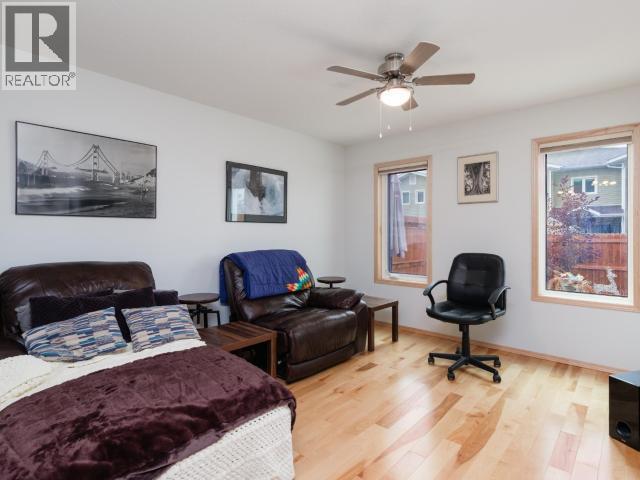 1-19 Bailey Place, Whitehorse, YT - Indoor Photo Showing Living Room