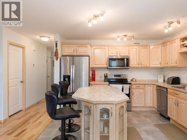 1-19 Bailey Place, Whitehorse, YT - Indoor Photo Showing Kitchen