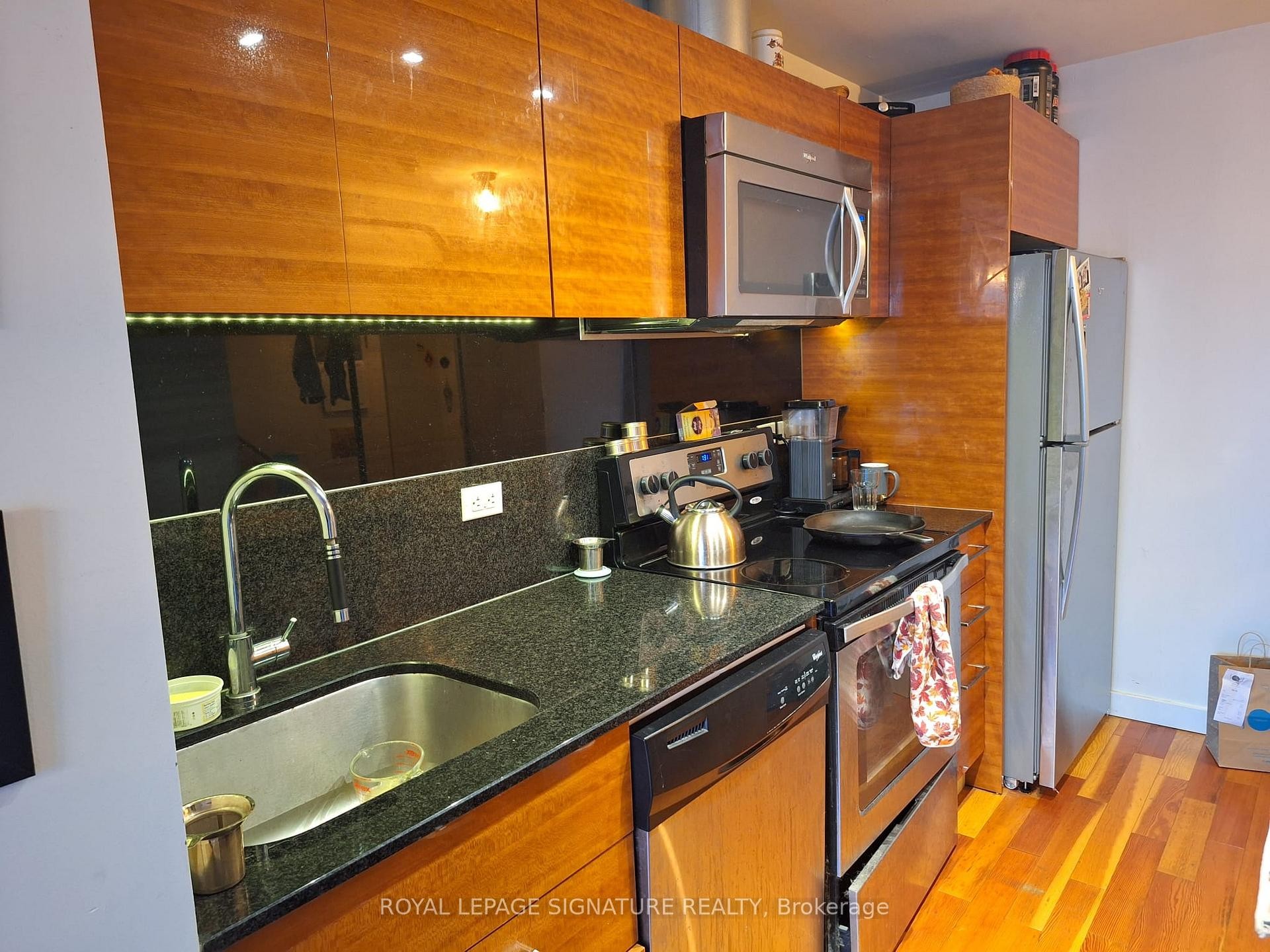 204-390 Cherry Street, Toronto, ON - Indoor Photo Showing Kitchen