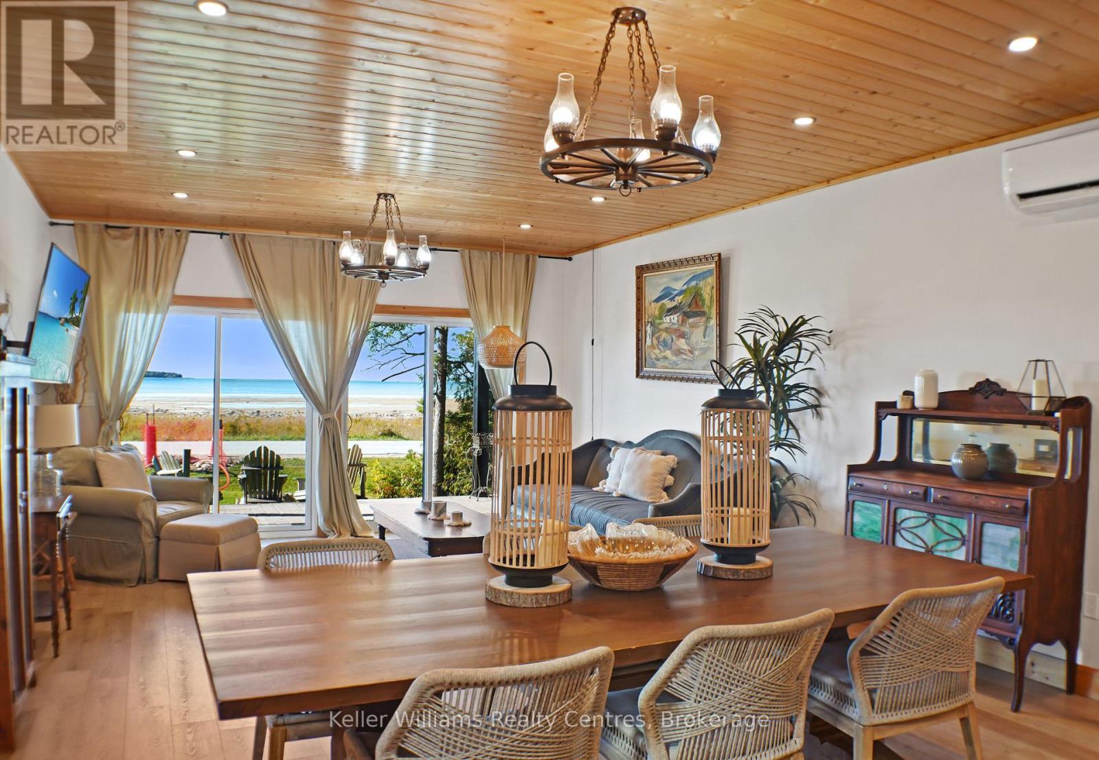 315 Shoreline Avenue, South Bruce Peninsula, ON - Indoor Photo Showing Dining Room