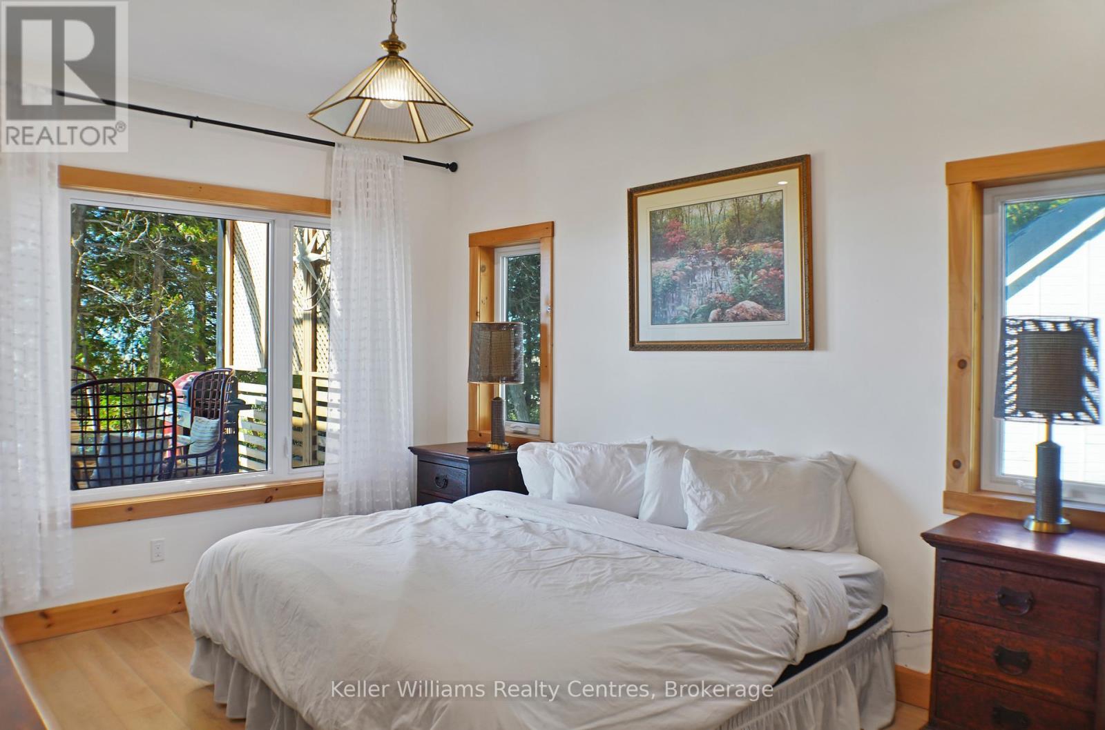 315 Shoreline Avenue, South Bruce Peninsula, ON - Indoor Photo Showing Bedroom