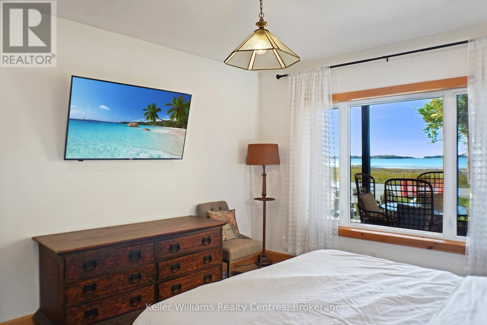 315 Shoreline Avenue, South Bruce Peninsula, ON - Indoor Photo Showing Bedroom