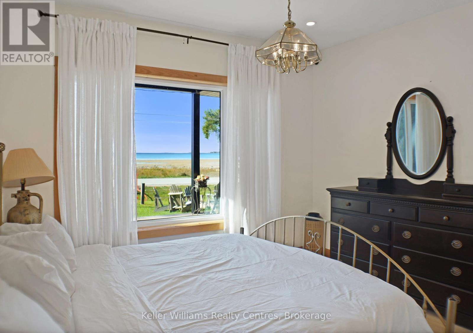 315 Shoreline Avenue, South Bruce Peninsula, ON - Indoor Photo Showing Bedroom