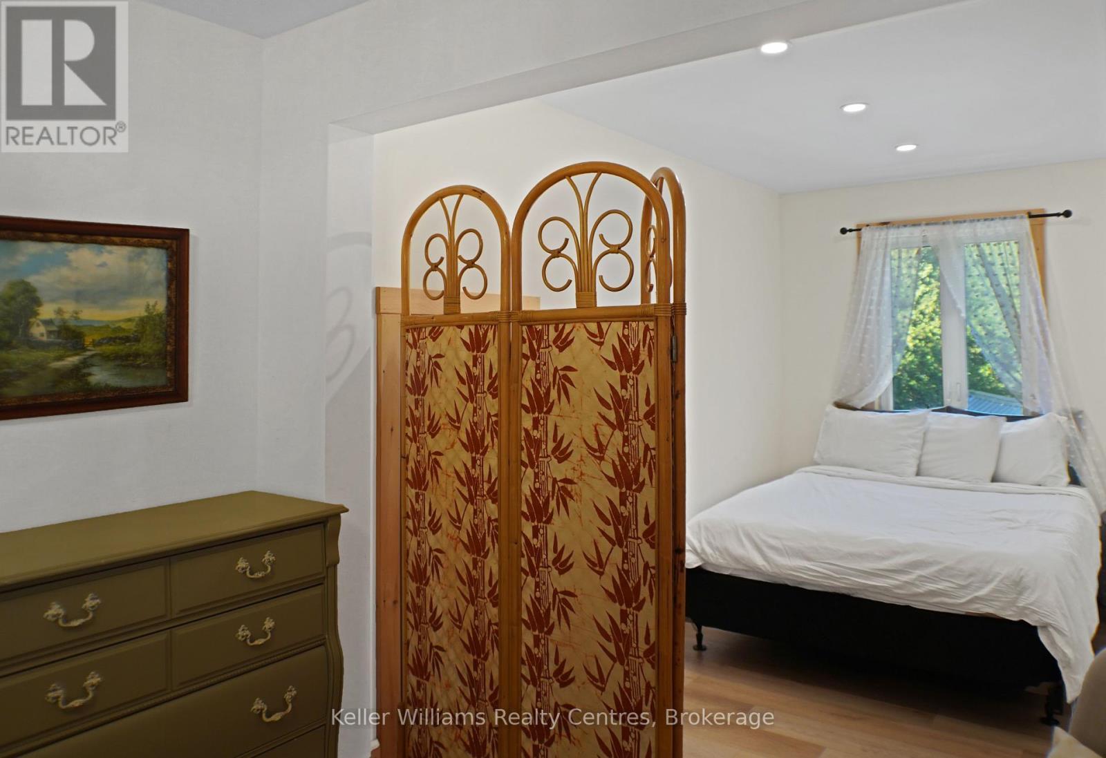315 Shoreline Avenue, South Bruce Peninsula, ON - Indoor Photo Showing Bedroom