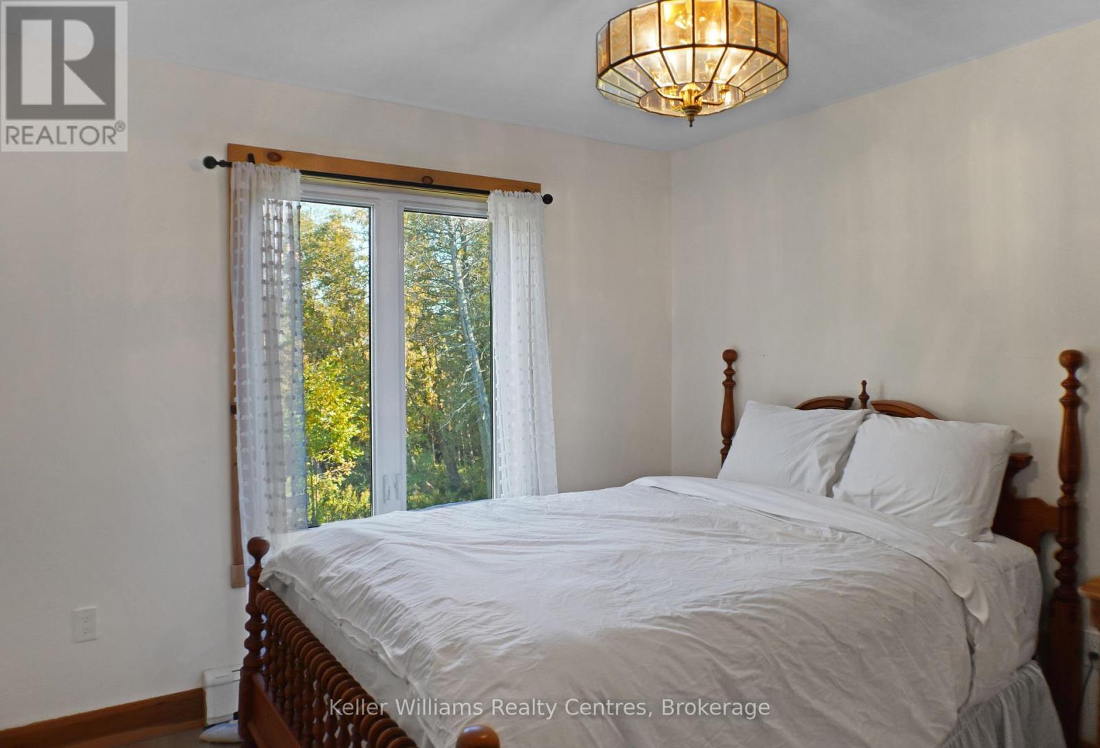 315 Shoreline Avenue, South Bruce Peninsula, ON - Indoor Photo Showing Bedroom