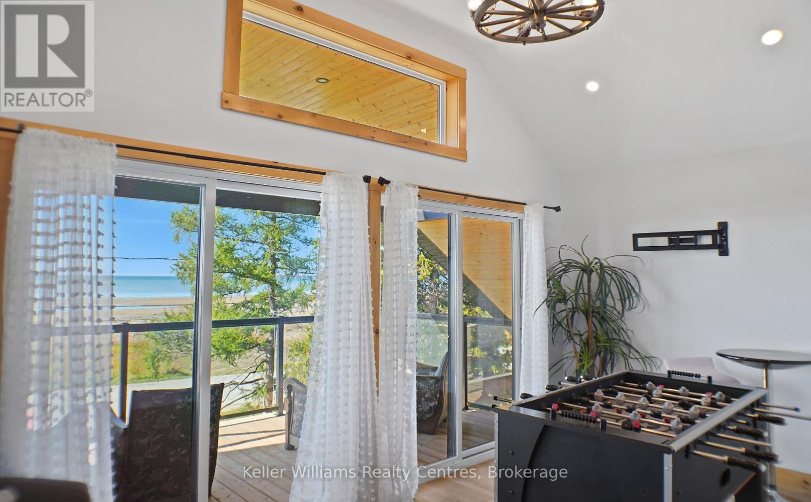 315 Shoreline Avenue, South Bruce Peninsula, ON - Indoor Photo Showing Other Room