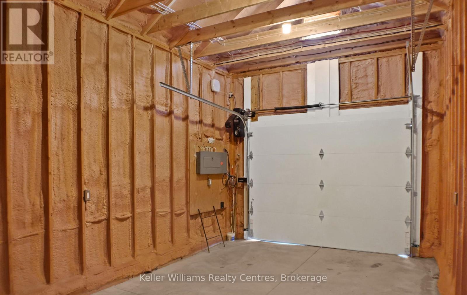 315 Shoreline Avenue, South Bruce Peninsula, ON - Indoor Photo Showing Garage