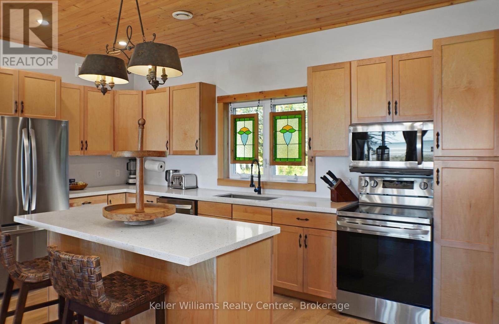 315 Shoreline Avenue, South Bruce Peninsula, ON - Indoor Photo Showing Kitchen