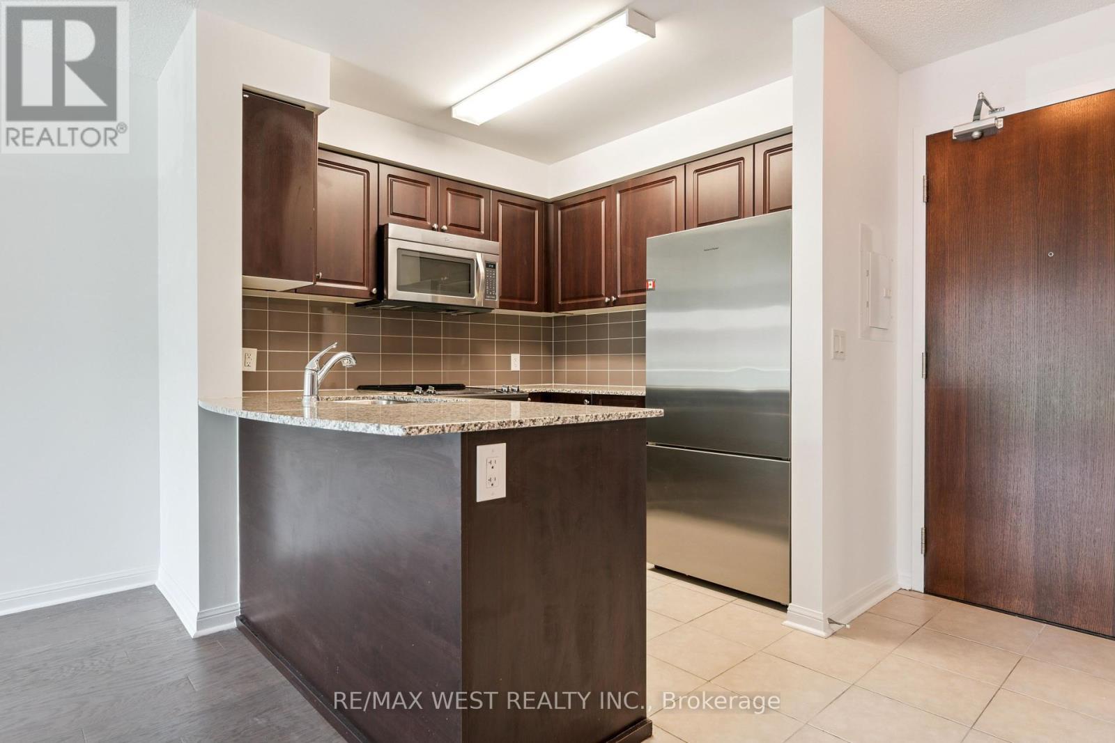 117 - 50 Via Rosedale, Brampton, ON - Indoor Photo Showing Kitchen