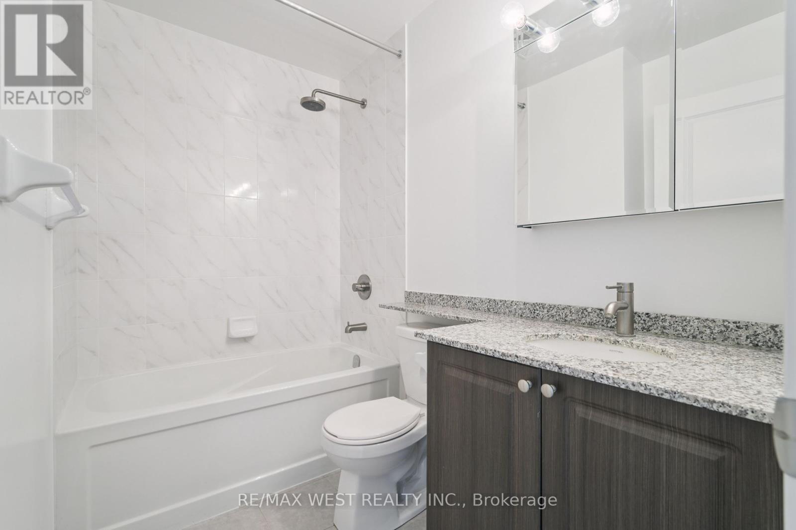 117 - 50 Via Rosedale, Brampton, ON - Indoor Photo Showing Bathroom