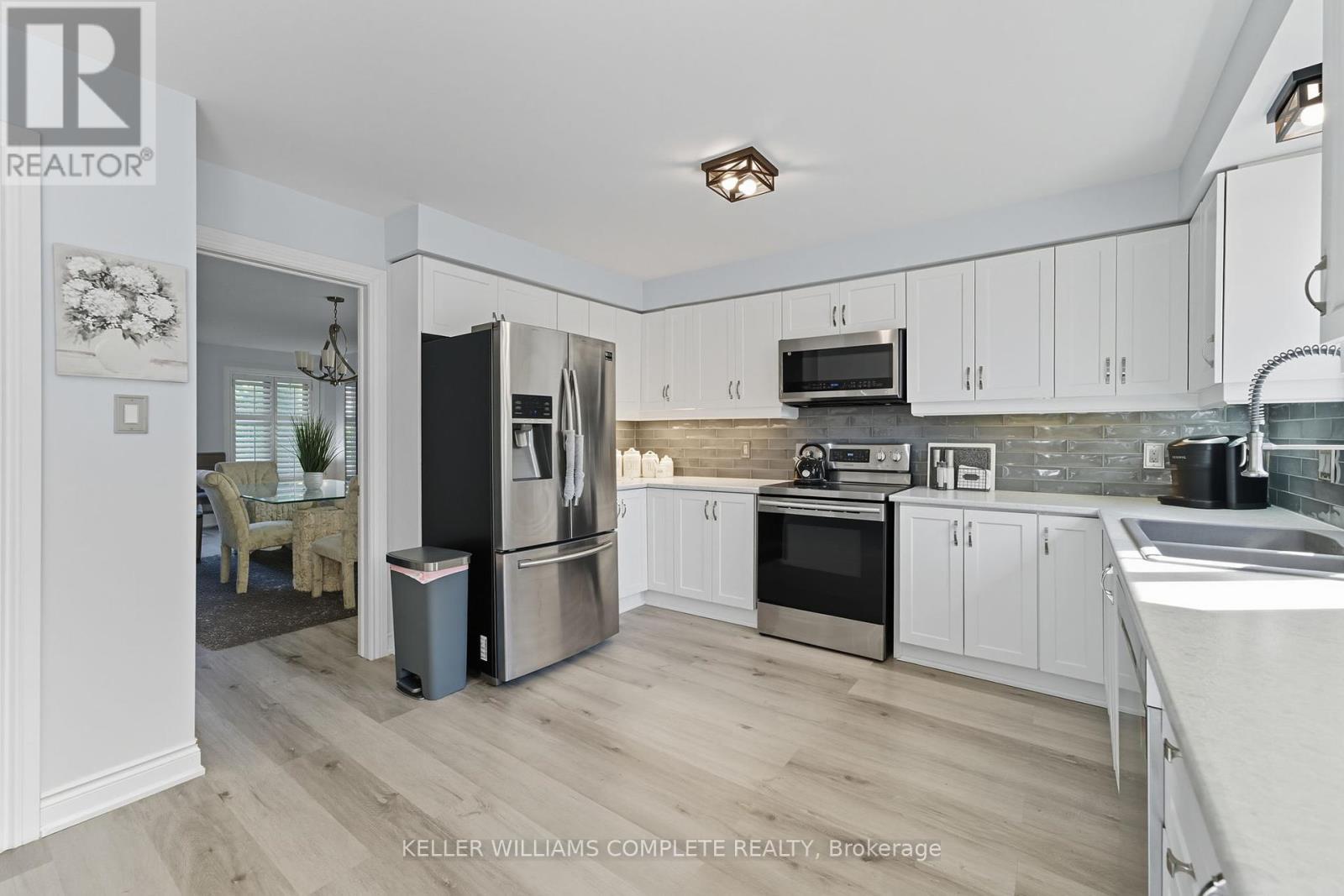 66 Suffolk Street, Hamilton, ON - Indoor Photo Showing Kitchen