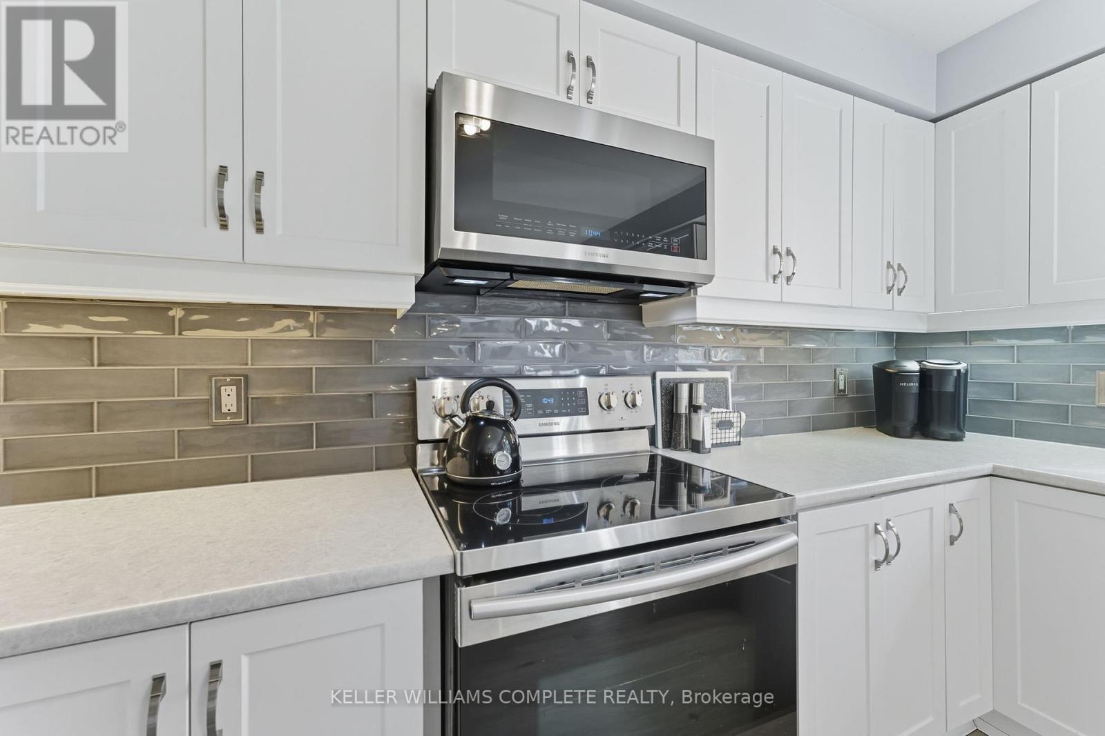 66 Suffolk Street, Hamilton, ON - Indoor Photo Showing Kitchen