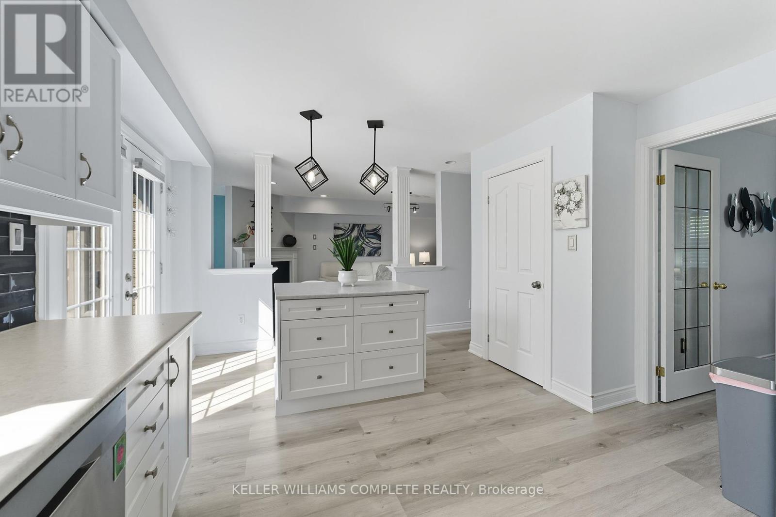 66 Suffolk Street, Hamilton, ON - Indoor Photo Showing Kitchen