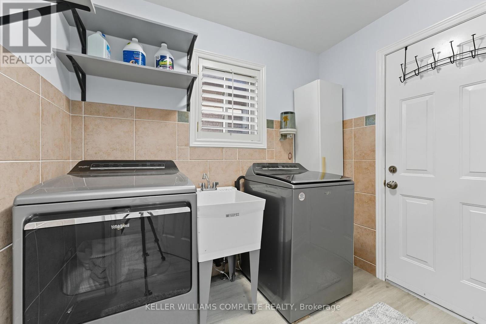 66 Suffolk Street, Hamilton, ON - Indoor Photo Showing Laundry Room