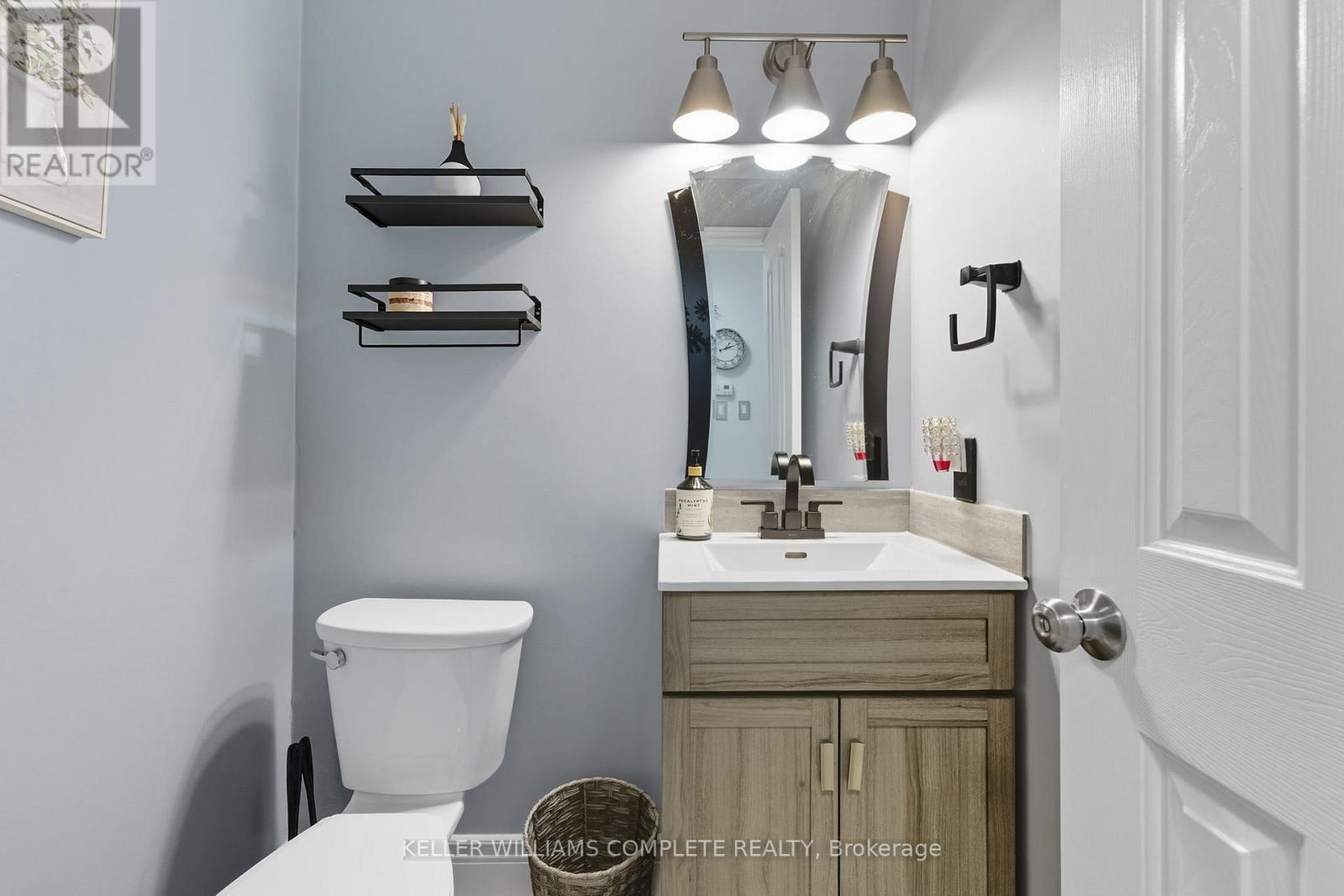 66 Suffolk Street, Hamilton, ON - Indoor Photo Showing Bathroom