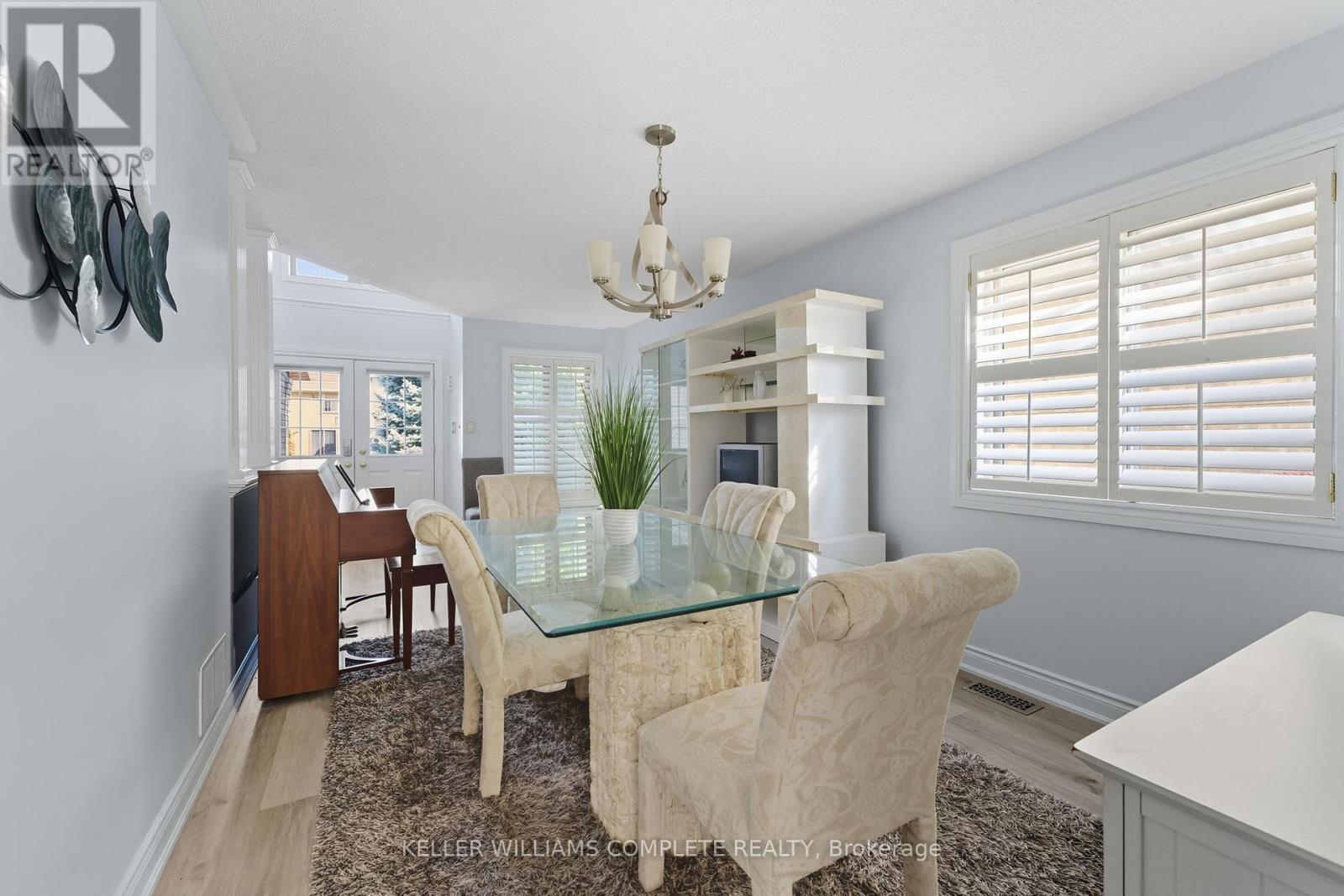 66 Suffolk Street, Hamilton, ON - Indoor Photo Showing Dining Room