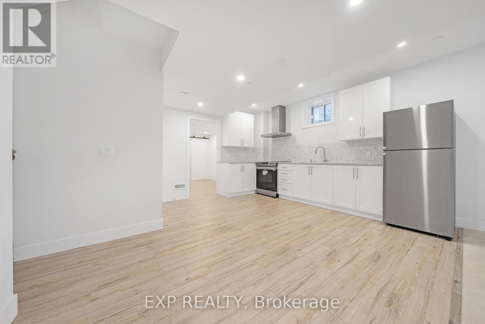 Bsmt - 24 Sikura Circle, Aurora, ON - Indoor Photo Showing Kitchen