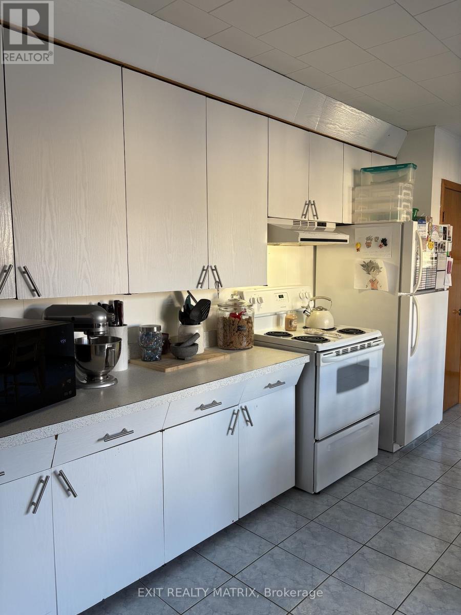 144 Bond Street, Champlain, ON - Indoor Photo Showing Kitchen