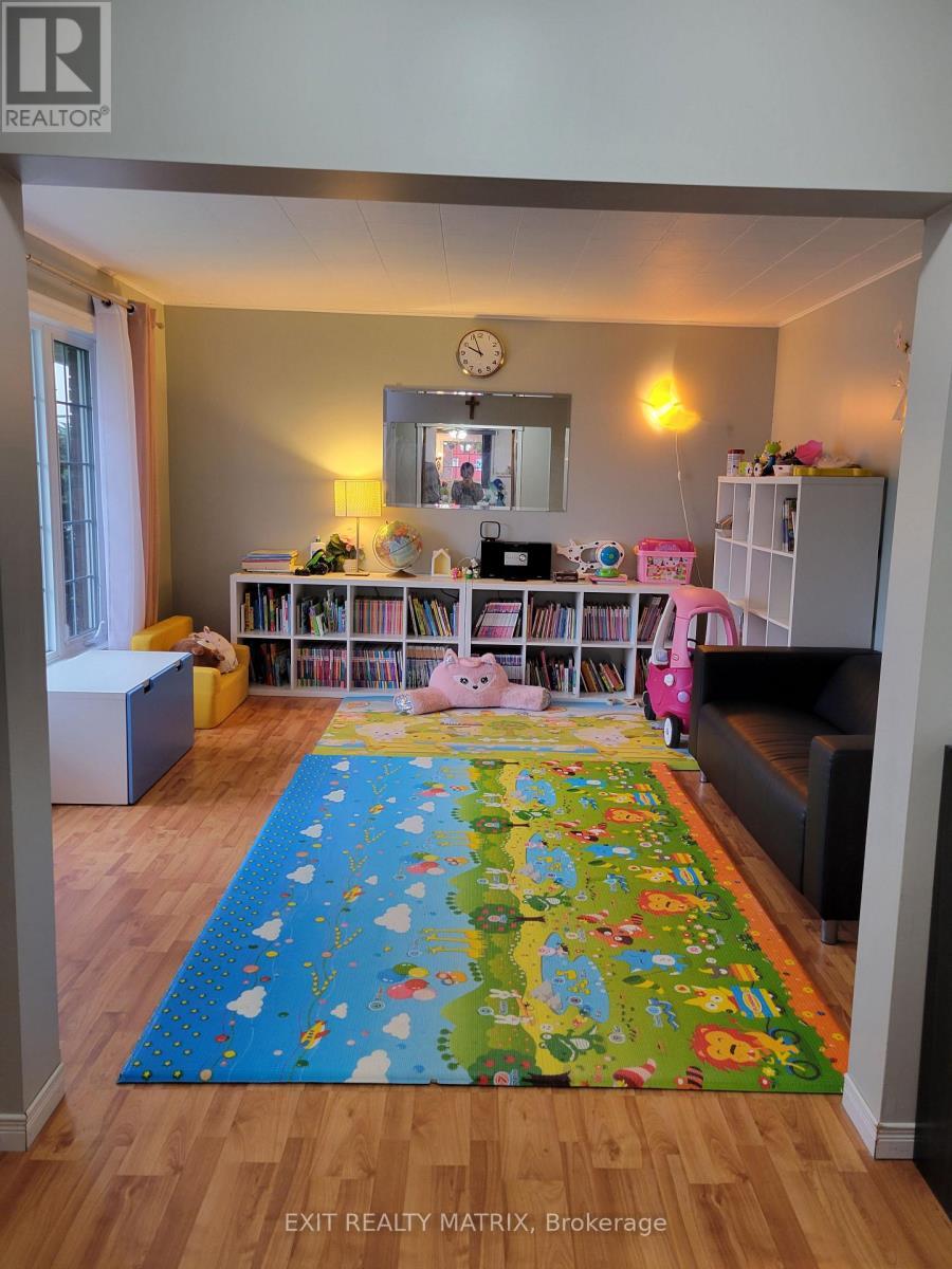 144 Bond Street, Champlain, ON - Indoor Photo Showing Other Room