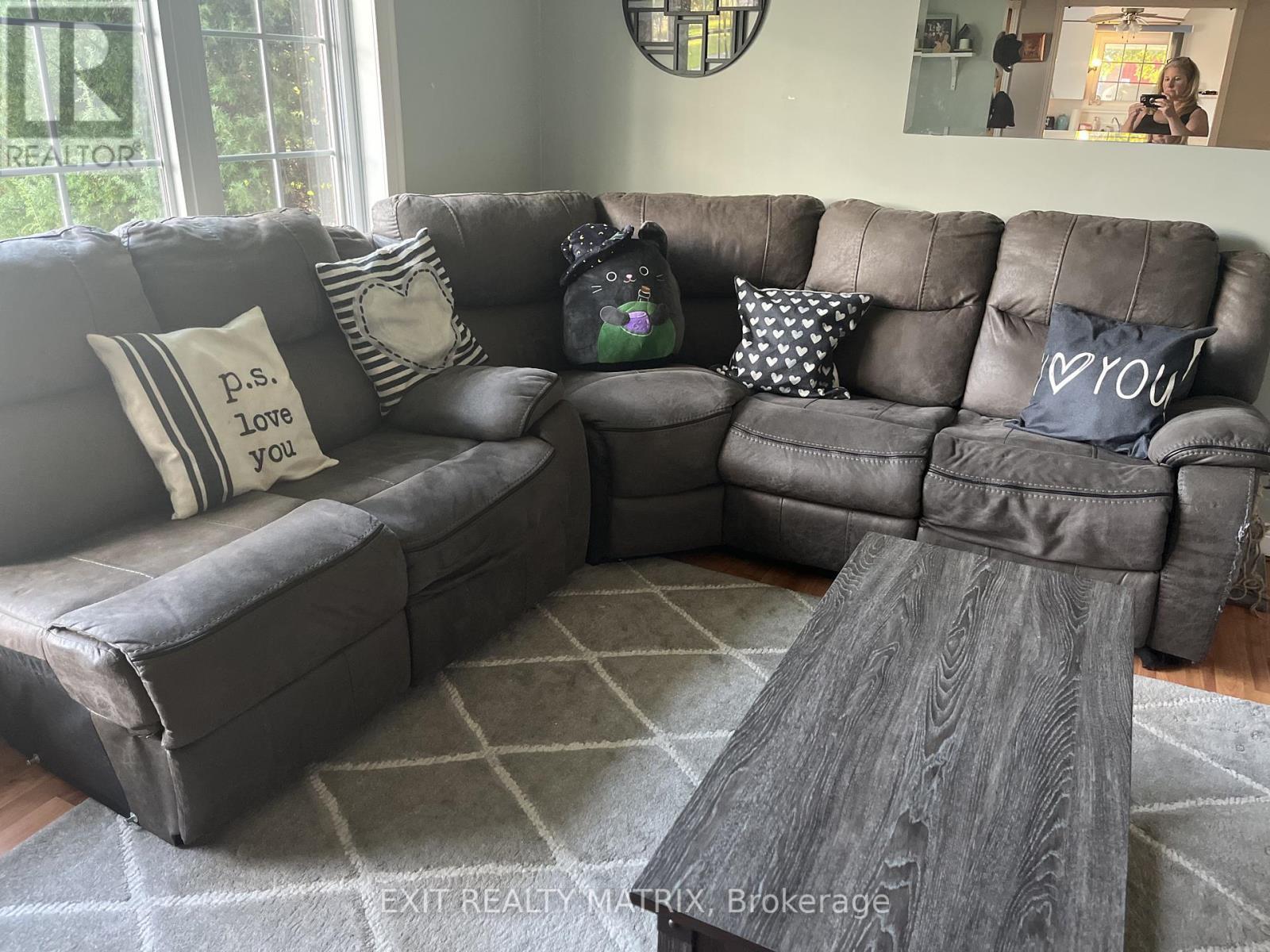 144 Bond Street, Champlain, ON - Indoor Photo Showing Living Room