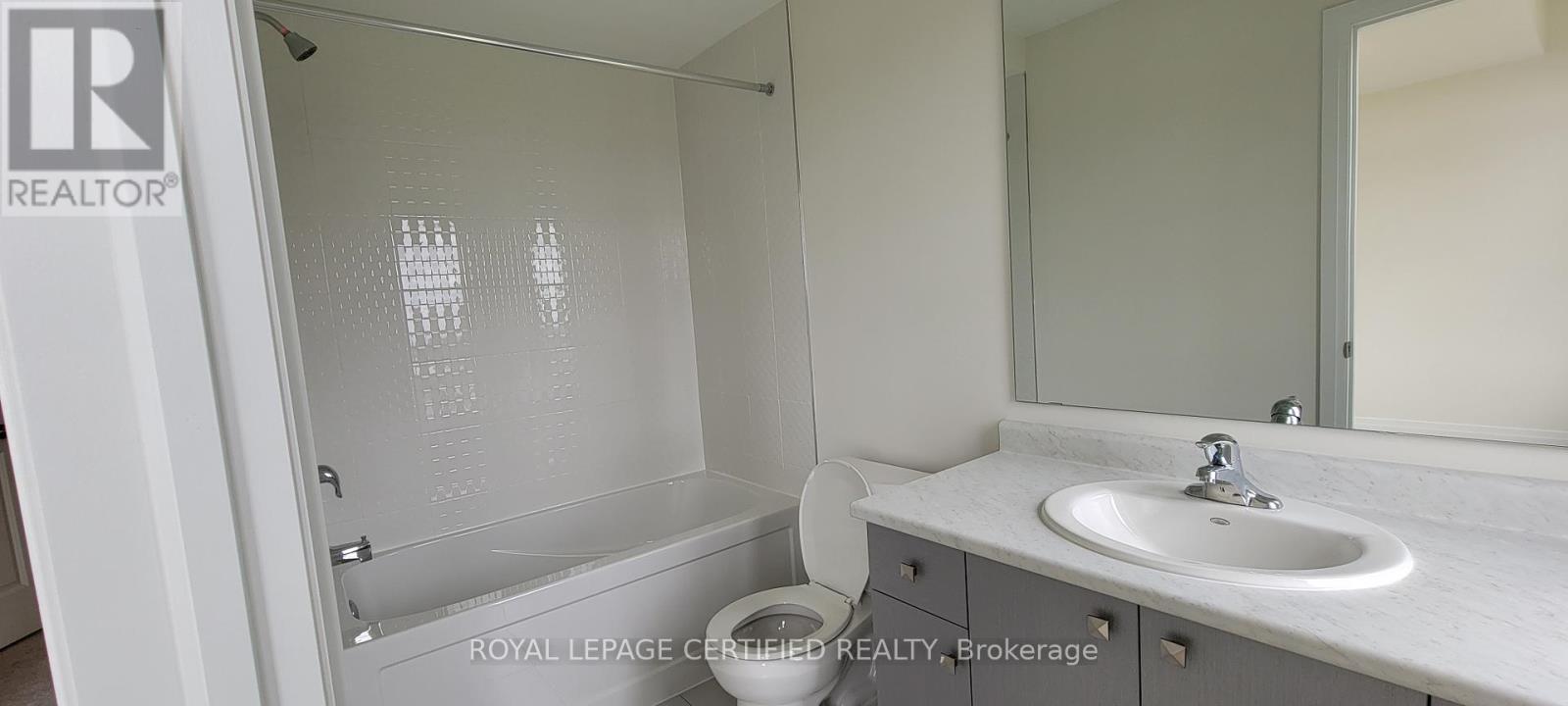 31 Cherry Hill, Barrie, ON - Indoor Photo Showing Bathroom