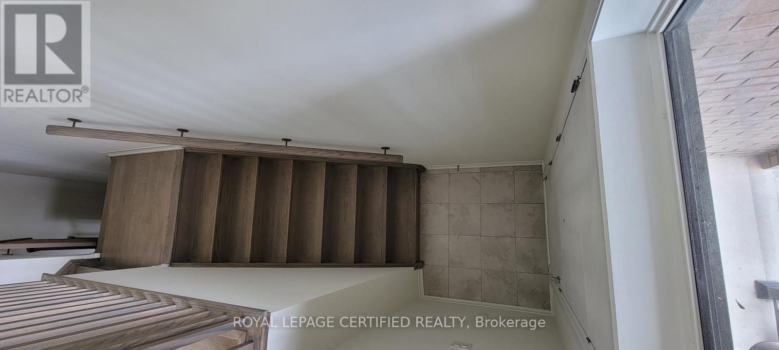 31 Cherry Hill, Barrie, ON - Indoor