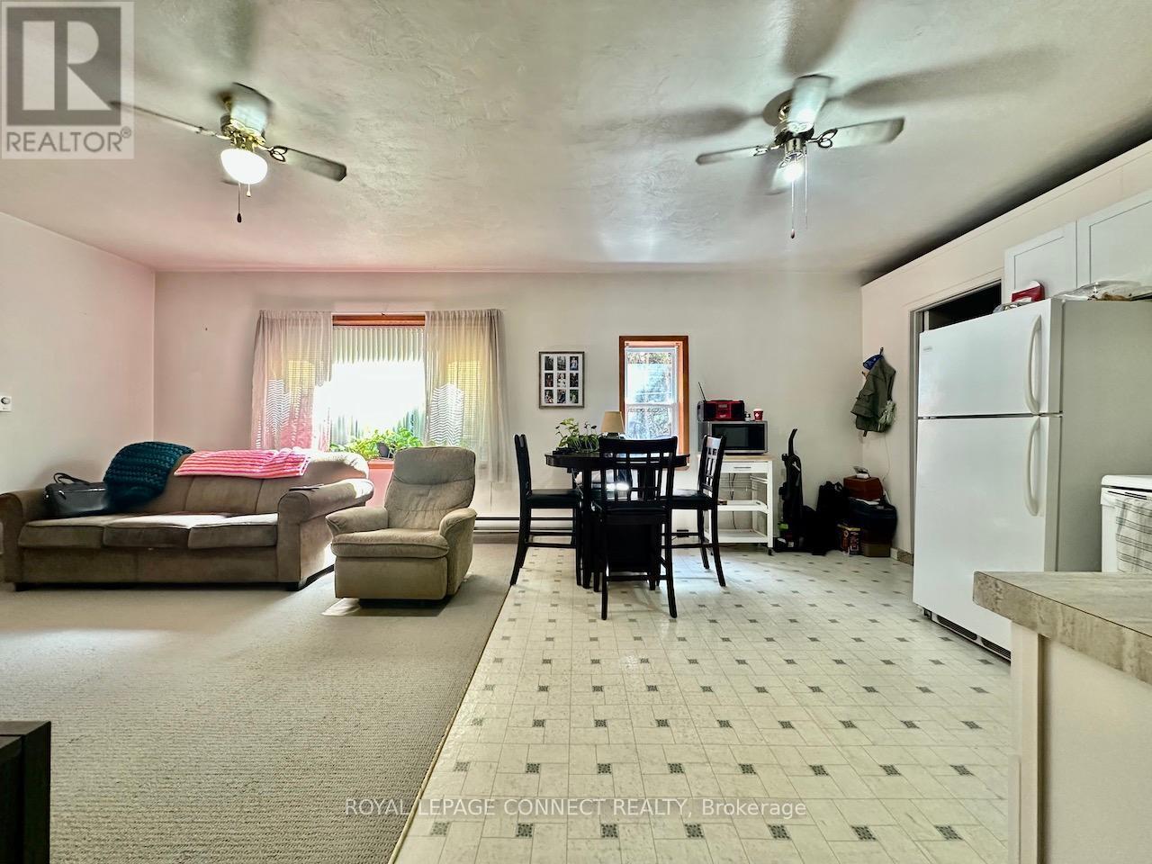 Apt B - 1775 Bowmanville Avenue, Clarington, ON - Indoor Photo Showing Living Room