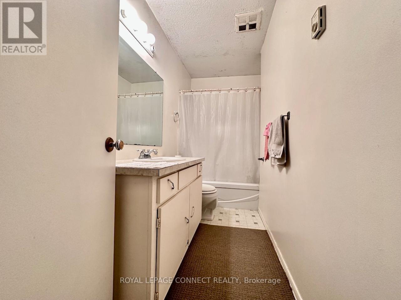 Apt B - 1775 Bowmanville Avenue, Clarington, ON - Indoor Photo Showing Bathroom