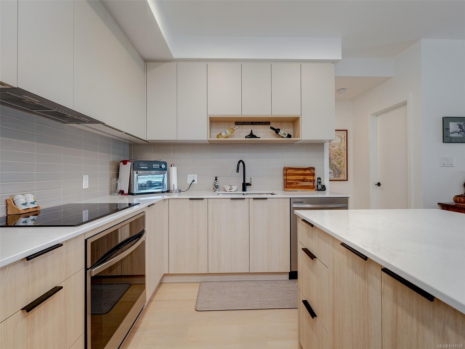 307-3564-A Ryder Hesjedal Way, Colwood, BC - Indoor Photo Showing Kitchen