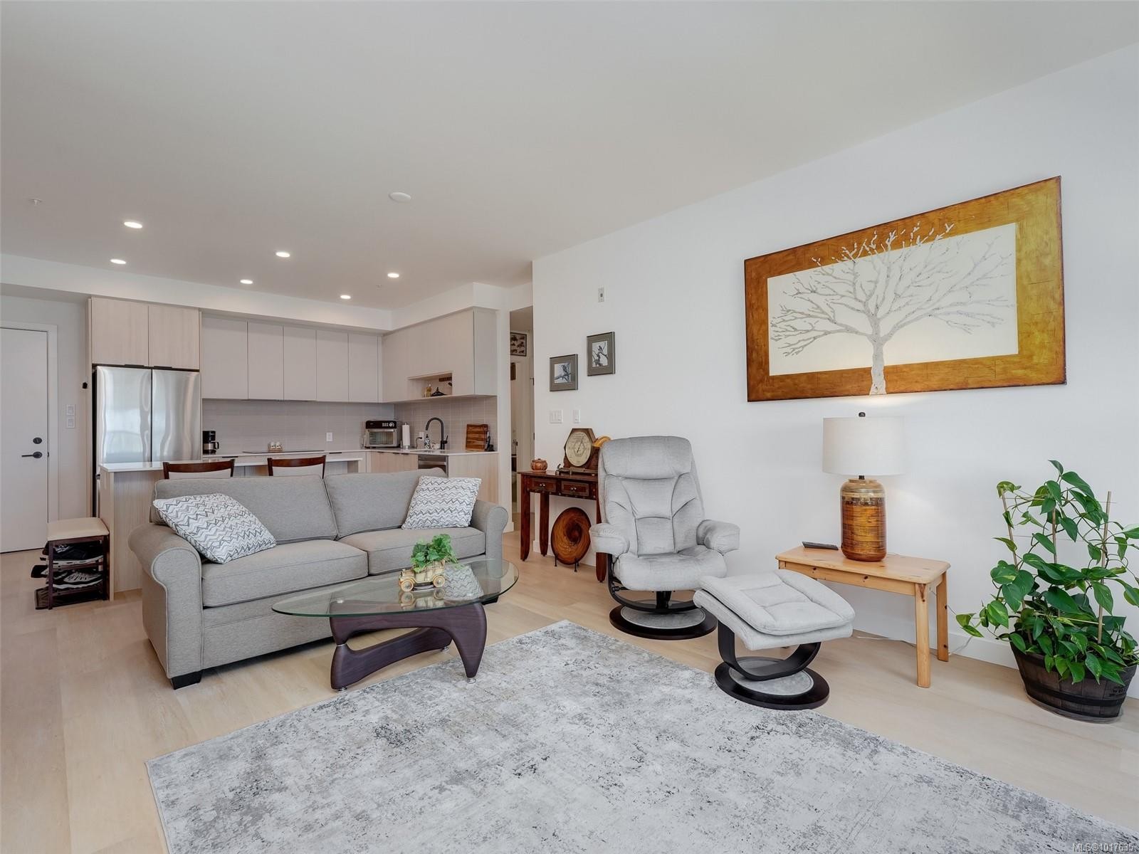 307-3564-A Ryder Hesjedal Way, Colwood, BC - Indoor Photo Showing Living Room